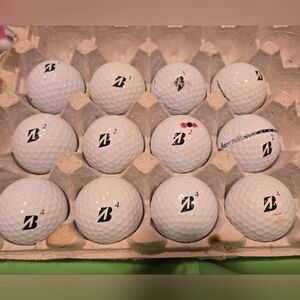 12 Bridgestone White golf balls. Tour B XS, Tour B X, Tour RX. VG Condition